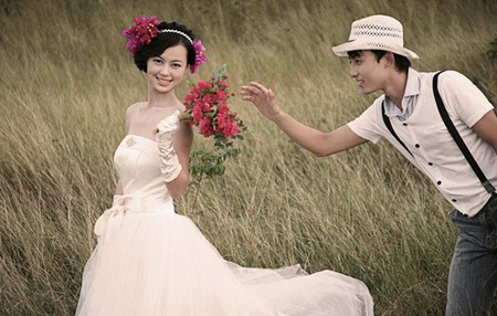 唯美优雅的韩式婚纱照拍摄姿势- <em>情感男女</em>- 温