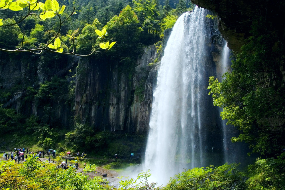 2004年2月,百丈漈-飞云湖风景名胜区.