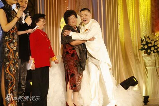 看看周立波娶<em>杨秀珠</em>司机的前妻的盛大场面,众