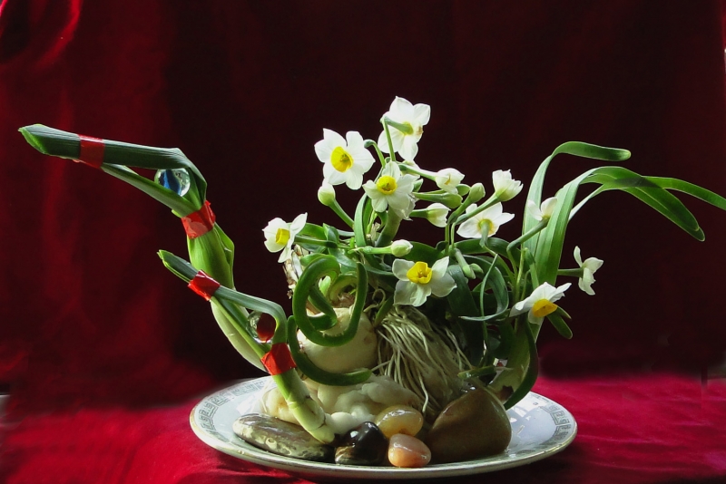 美好,纯洁,高尚的象征,是"岁朝清供"水仙花盆景展
