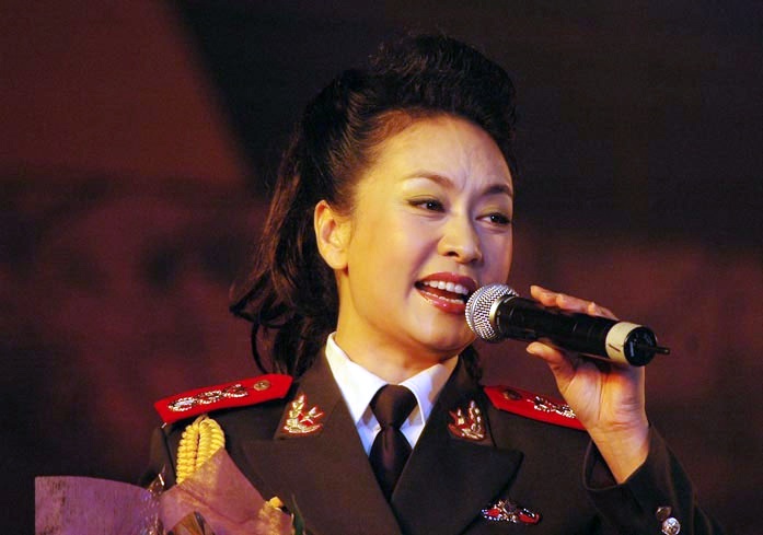 彭丽媛图片