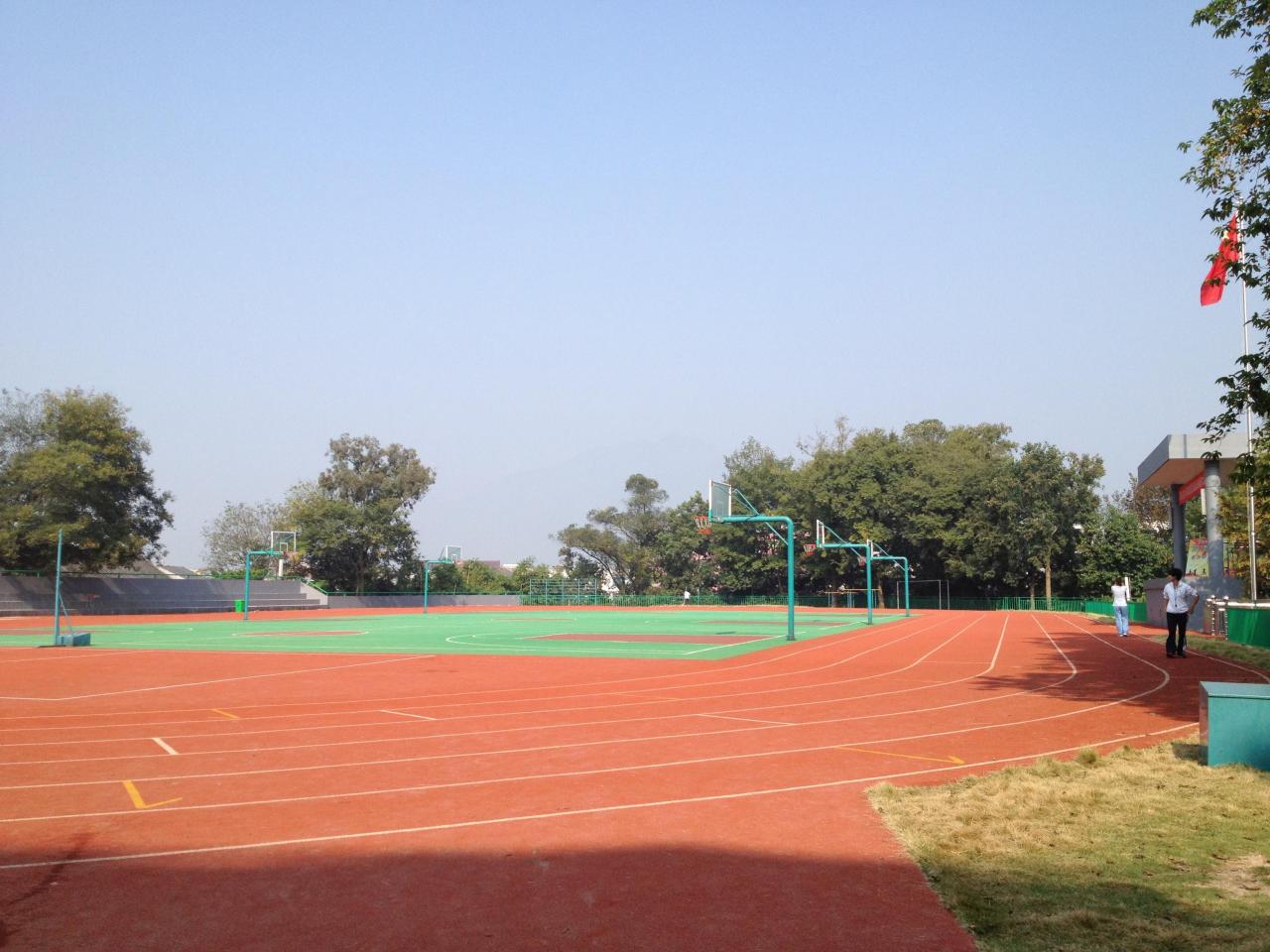瑞安六中新建塑胶辕动场