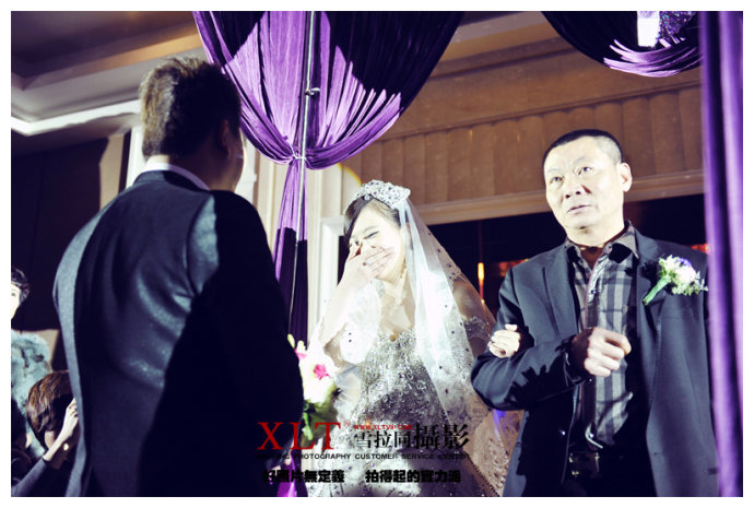 雪拉同摄影师<em>周立波结婚</em>当天跟拍,<em>照片</em>有点多