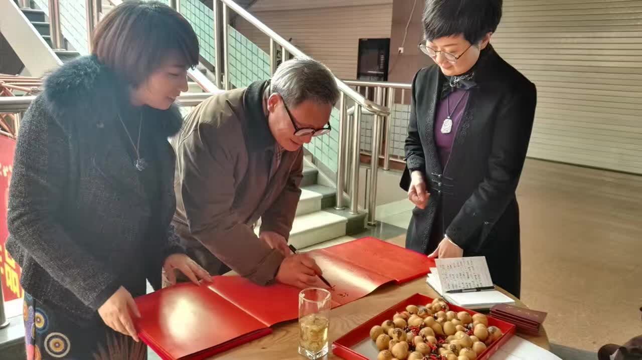 点击图片,在新窗口显示原始尺寸